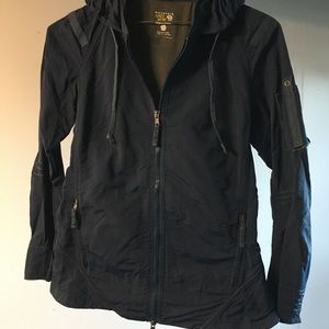 🍁Mountain Hardware blue casual jacket, with hood and snap cuffs, small